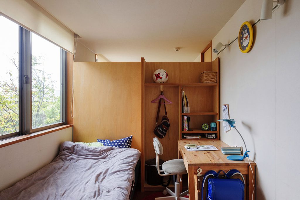 男子一人部屋作り その3＞和室にベッドを配置。家中の青雑貨を集結させる。４人家族の３LDKインテリア - 楽天ブログ