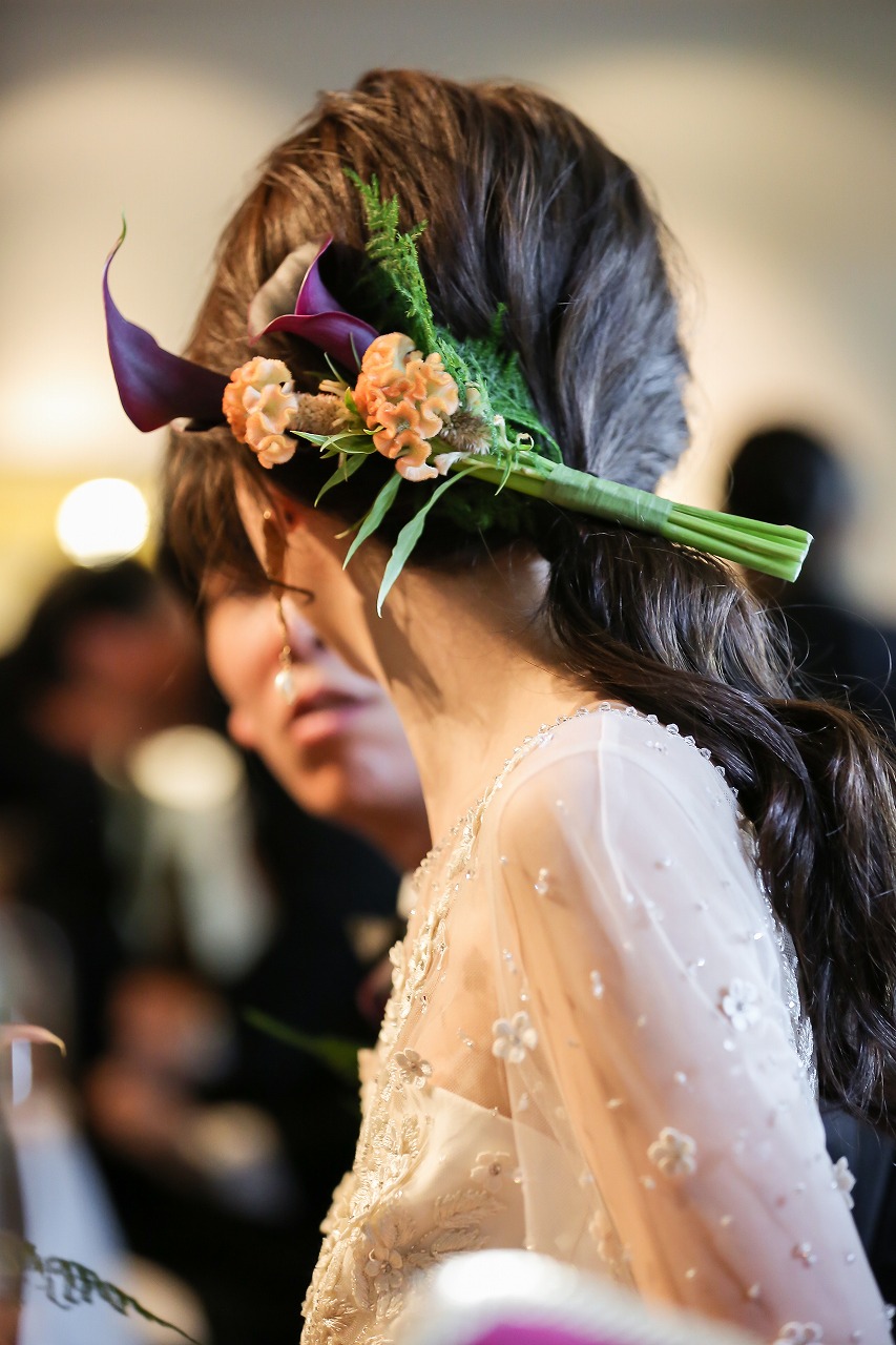 花嫁ヘアカタログ生花をアレンジした髪型11選 良いところ４つARCH DAYS
