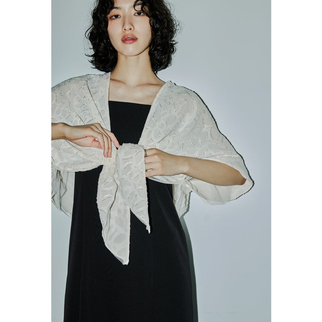 交換無料 即日配送 送料無料 パーティーショール ショール ストール 結婚式 20代 30代 成人式 同窓会 二次会 羽織 はおり フォーマルカジュアル メロウフリル フリル ラメ レディース 演奏会 謝恩会 防寒 体型カバー 大判 emile0157パーティードレス通販emile