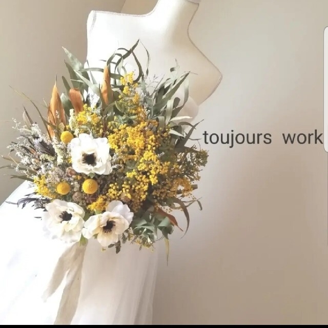 ミモザと小花のブーケ - ウェディング会場装花＆フラワー教室プチソレイユ