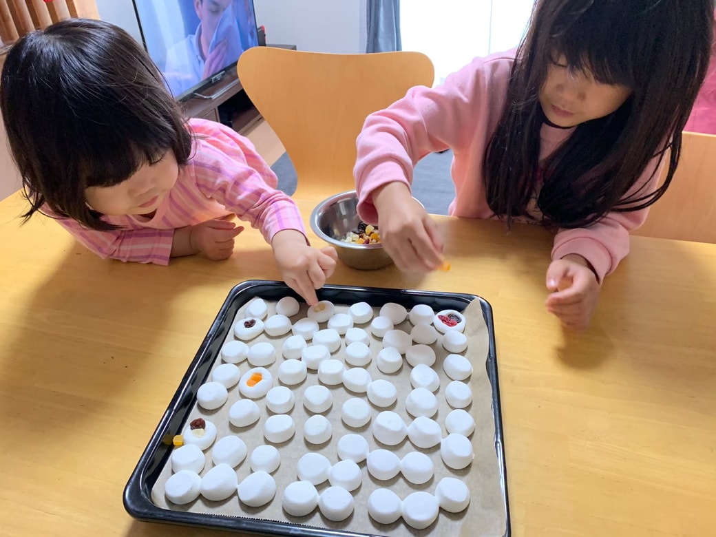 ２歳児とアンパンマンクッキー作り - YouTube