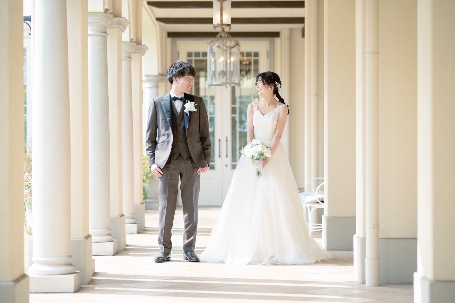 ドレス 黒黒のウエディングドレスが持つ意味は？おしゃれな花嫁実例もご紹介♪