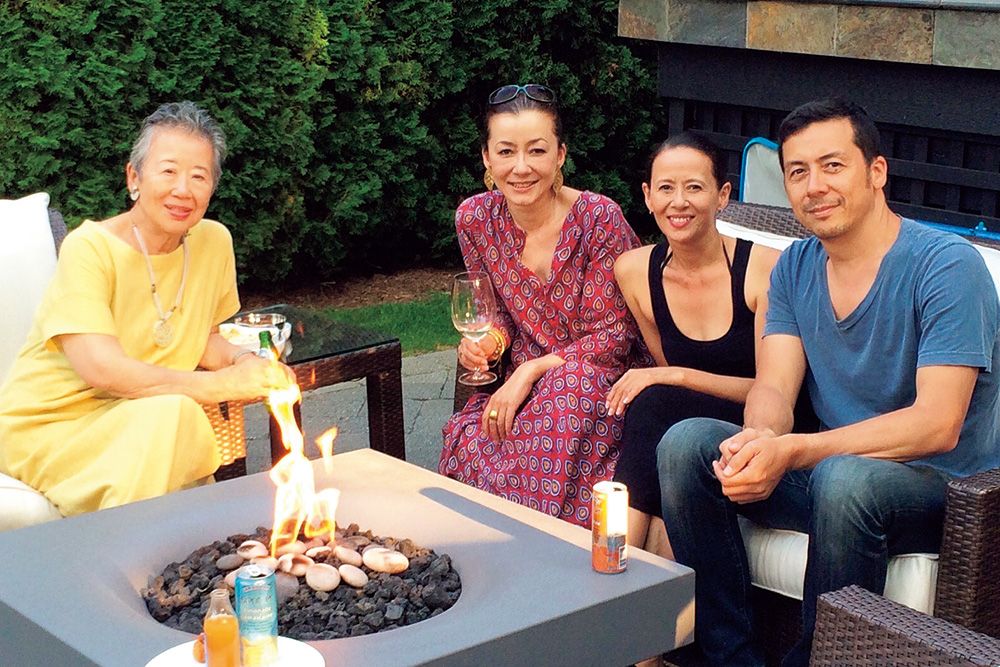 桐島かれん、作家で母・桐島洋子さんとのオフショ公開「お幸せそうな笑顔」「お元気そうでなにより」の声 - スポーツ報知