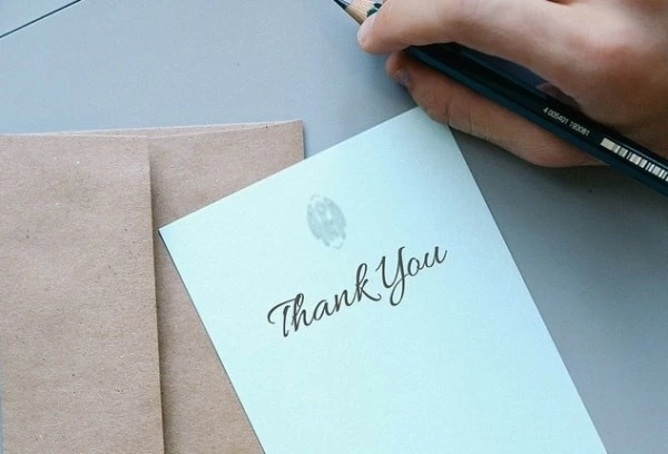 先輩にお菓子をもらった時のお礼LINE35選！喜ばれる気遣いの伝え方を徹底解説素敵な言葉の響き