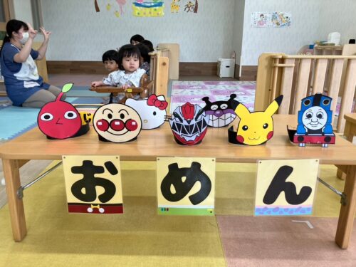 夏祭りを楽しみに、お祭りごっこをしました。 焼きそばの製作をした後に お店に買いに行って、好きな物を買い、 イートインスペースでみんなで食べました。はっぴを着て、お店屋さんにもなりました❤️