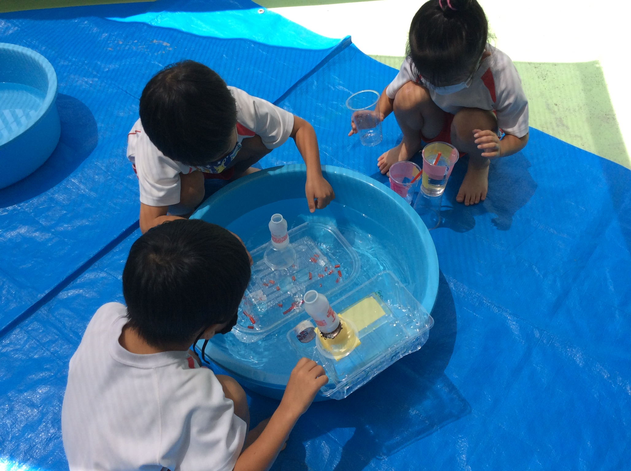 ウォーターテーブル キッズ 2025 水遊び 子ども 最新版 子供 玩具 おもちゃ 家遊び 砂遊び 室内遊び 砂場セット 船 プール 家用 家庭用遊具 おうち時間 誕生日 プレゼント ビッグサイズ ベランダ 2歳 3歳 -ワールドギフト カヴァティーナ - プレゼント＆ギフトの