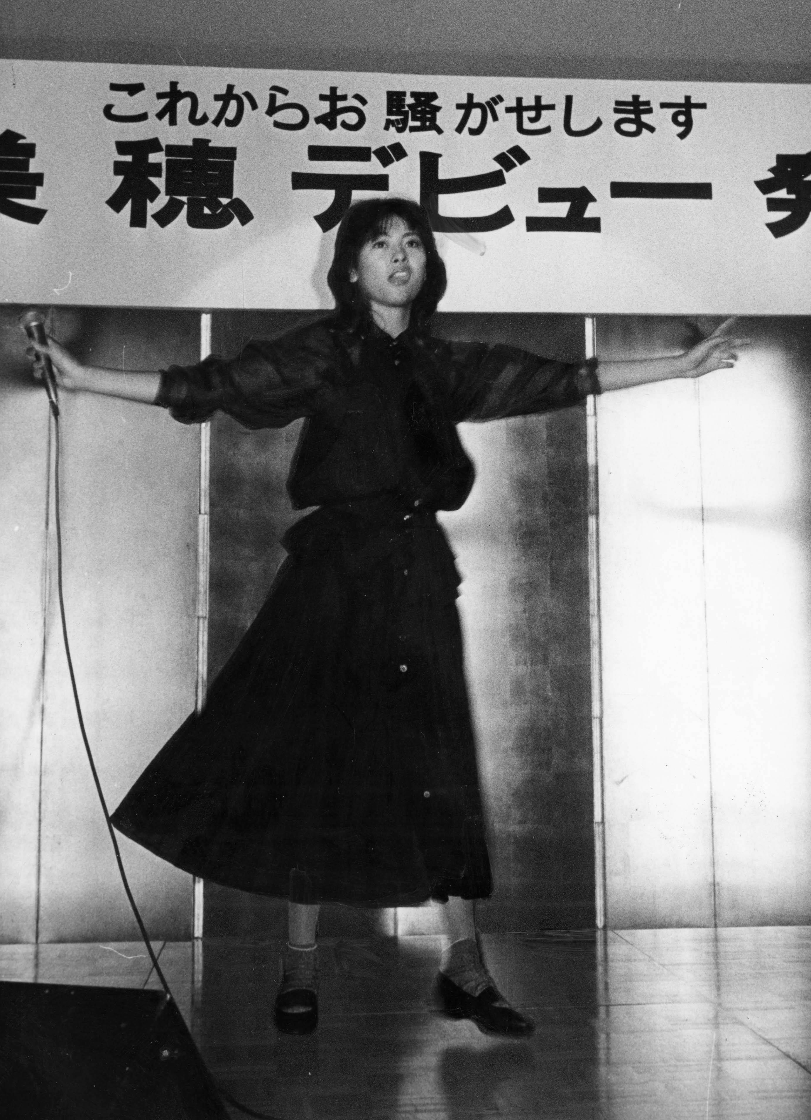 元AKB48・宮崎美穂の密着“バスタブキス”&止まらないリップ音にスタジオヒヤヒヤ！ 爆モテあざと女子・瀧山あかねが別の女性とお泊まりした沼男子に涙の訴え『ラブパワーキングダム～恋愛強者選挙～』第7話エンタメラッシュ