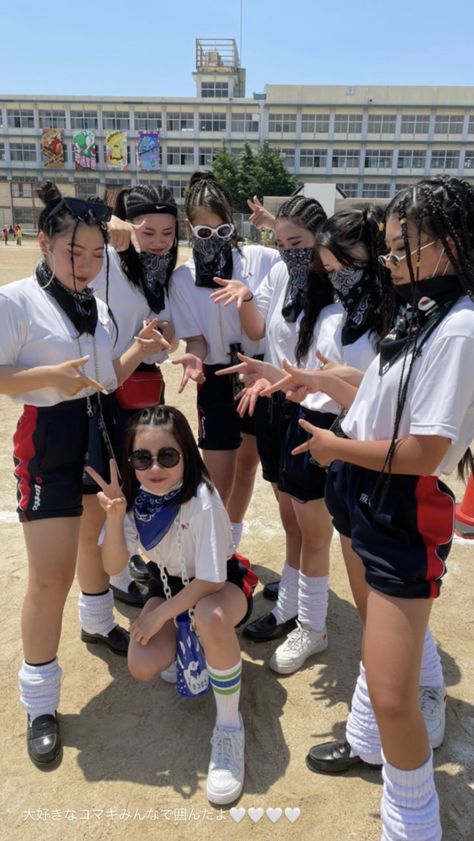 8選‼︎ カップルフォト👫🏻🫶🏻💗 きゅんきゅんが止まらない🥺💓💓 カップルフォトの撮り方を紹介するよ🤳🏻 体育祭などのイベントや、休日デートまで色んな場面があるから、彼や好きな人と 撮りたい写真を探してみてね🥰💭💘 ぜひ保存していつでも可愛く 撮れるように