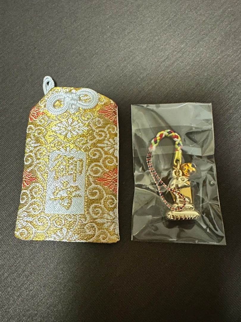 田無神社 @tanashi_jinja令和七年例大祭限定お守り 初穂料:800円 インド刺繍のレースリボンでしょうか？素材については不明柄がとても綺麗です。 私が参拝した時は6種類くらいあって、 その中でもリボンの使い方で柄の出方が違う感じでした。 全て同じもの