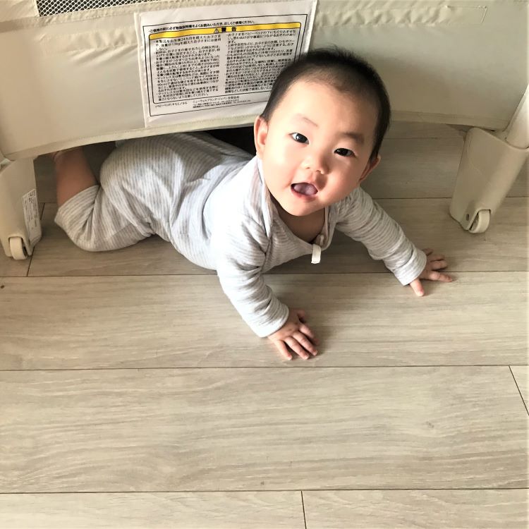 9m9d ハイハイしやすい部屋づくり！リビングのレイアウトを変更したら・好奇心を育てる おうち育児ログ ─0〜5歳の子どもと楽しむ、絵本・知育・食育のある暮らし