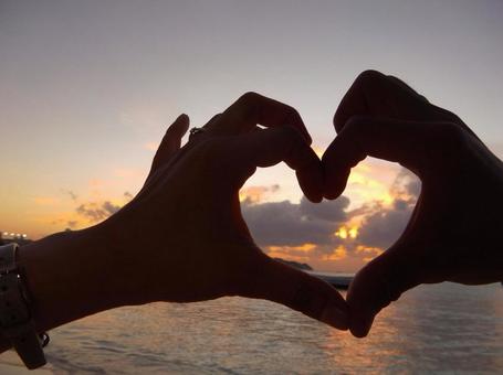 フリー写真カップルの手で作るハートパブリックドメインQ：著作権フリー画像素材集