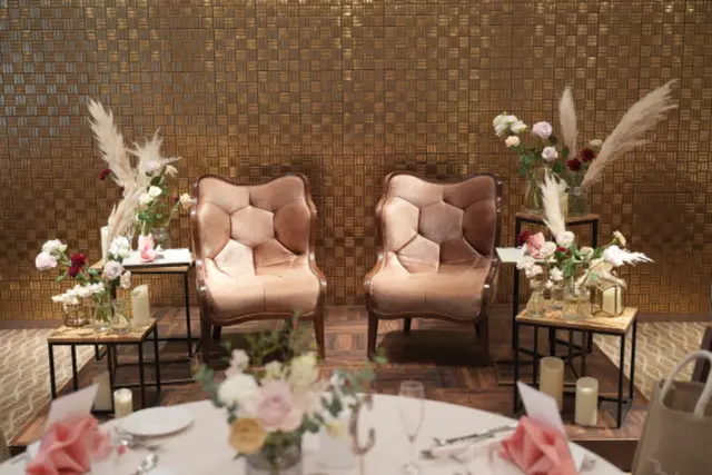 8 件の「高砂チェア」のアイデアを今すぐ保存和婚 装花、ソファ 結婚式、会場 装 花 など