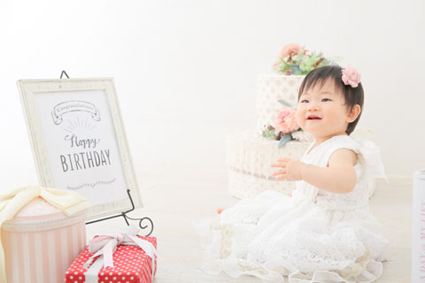 HAPPY BIRTH DAY 🌈 載せ忘れた２歳の誕生日🎂 この日からあっという間に １年が経ってしまった、、🥲😭なんて可愛いのだろうか、、🥲💕💕 ２歳のお誕生日はアンパンマン尽くしでした❤️アンパンマンアンパンマンミュージアムアンパンマンミュージアム横浜2歳 2