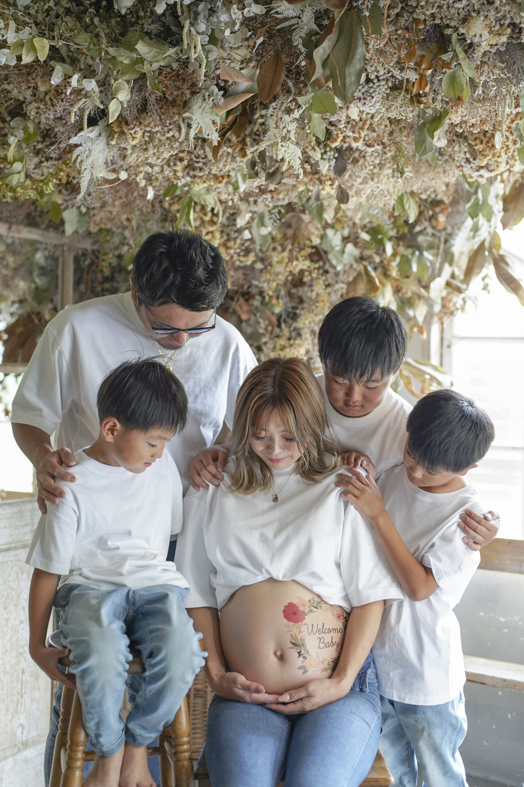 マタニティフォトを夫婦で撮ろう！おすすめのポーズや服装をご紹介マタニティフォトのフォトスタジオ・写真館はらかんスタジオ