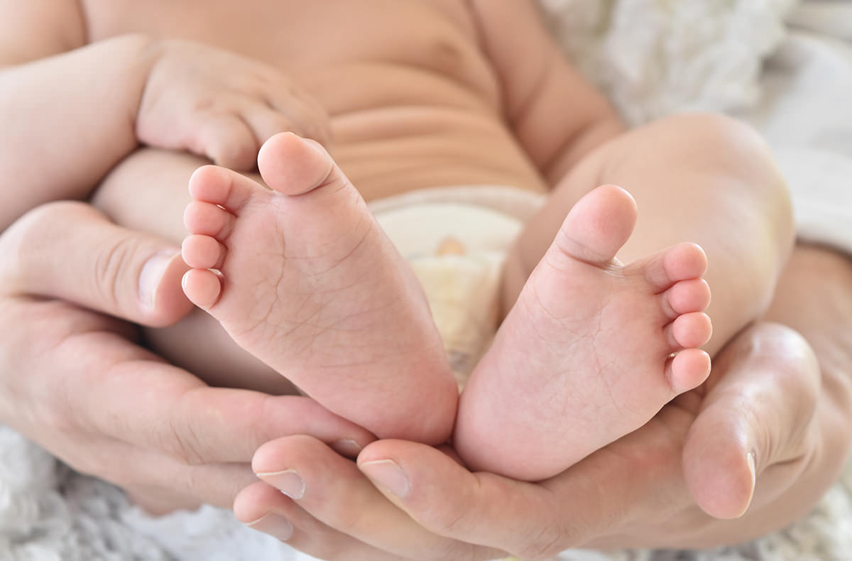 この頃足細い・！笑 40-50cmの洋服着てる🌿 ．新生児のいる生活赤ちゃん女の子ママベビーフォトベビー服宝物新生児新生児フォト里帰り出産女の子ママと繋がりたいおむつ足新生児服令和5年ベビー卯年ベビー秋生まれベビーベビー