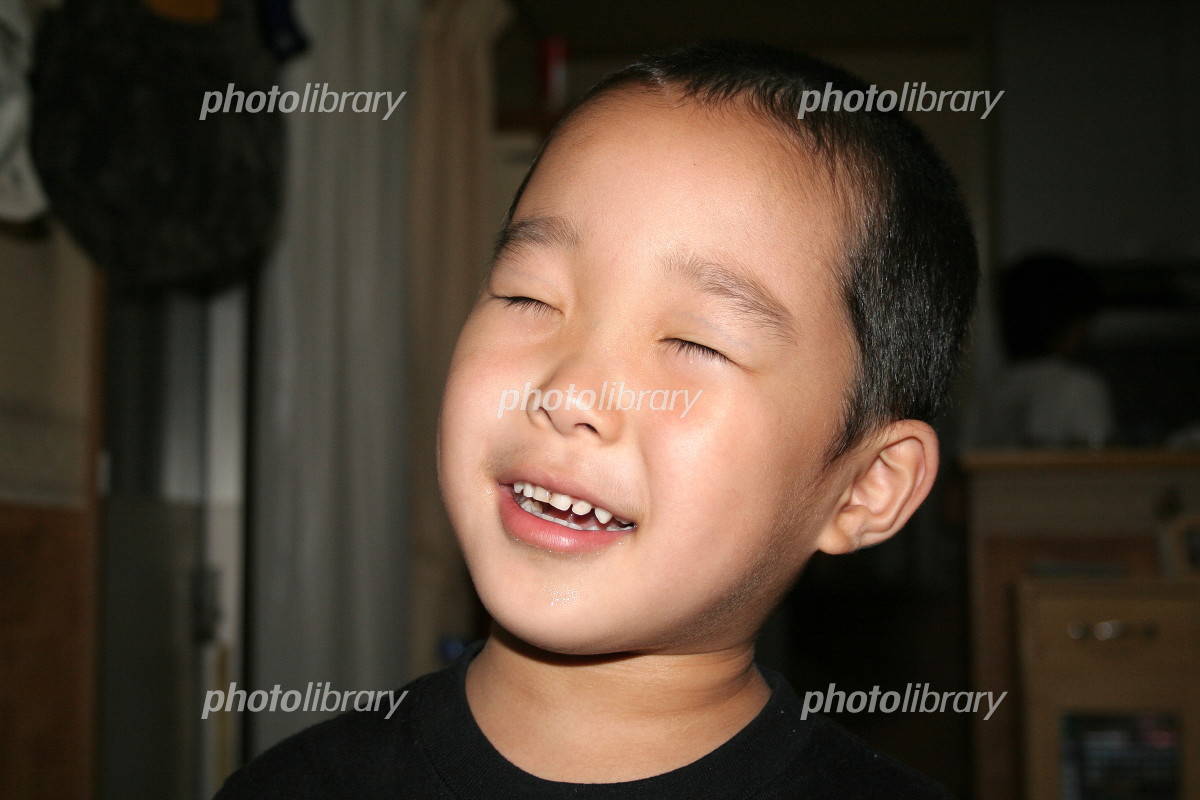 幸せそうな顔をした男の子イラスト素材透過、PNGフリー画像ダウンロード - Pngtree