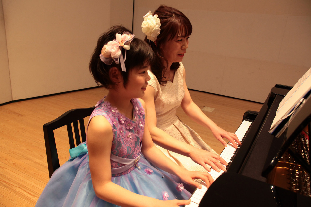 3月のピアノの発表会におすすめ！ 母親の服装にぴったりな好印象＆きれいめコーデ20選♪ –CBK magazine 公式