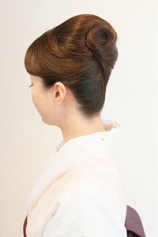 結婚式の髪型 親族としてお呼ばれ！年代別おすすめヘアスタイルと髪型マナーを紹介結婚ラジオ結婚スタイルマガジン