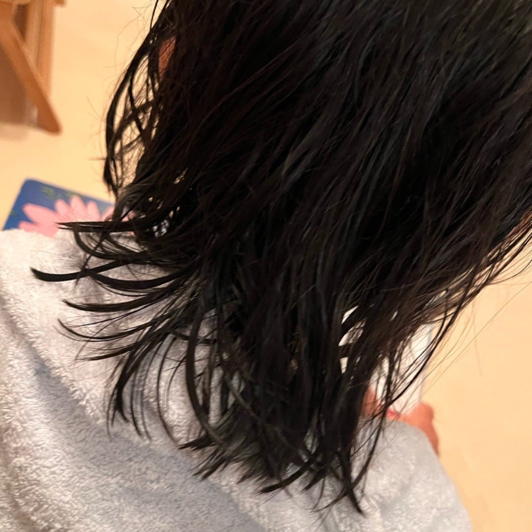 ヘアカット ロングの子供の髪の毛を自宅で切る方法を解説♡ - YouTube