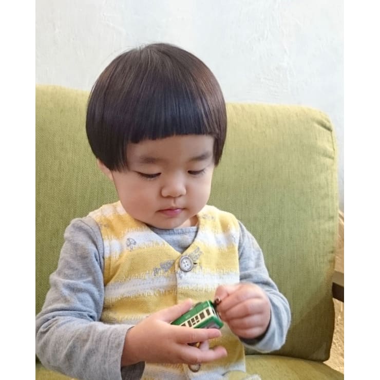 初めての美容室に行って髪をカット 一気に男の子って感じだ 前髪ぱっつんもお似合い またぱっつんやっちゃう？まなすけ1歳ぱっつん