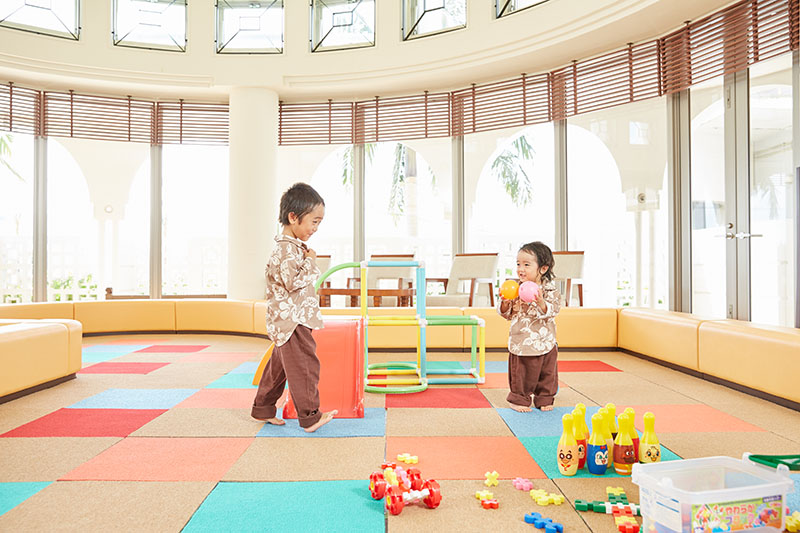 リビングにキッズスペースを作る！子どもの成長に合わせたレイアウトやおすすめの家具学習机・デスクのコイズミファニテック株式会社