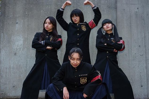 新しい学校のリーダーズ、NYオフの私服姿に絶賛の声「メガネなしSUZUKAちゃん祭り こんな綺麗な人いないよ」「本物のおしゃれさん達」と話題にバラエティABEMA TIMESアベマタイムズ