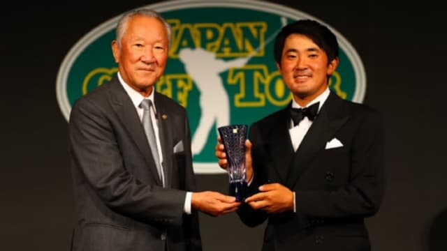 金谷拓実が首位発進「ラッキーもありながらいいプレーできた」プロ転向後初のホールインワン達成 - 国内男子ゴルフ写真ニュース : 日刊スポーツ