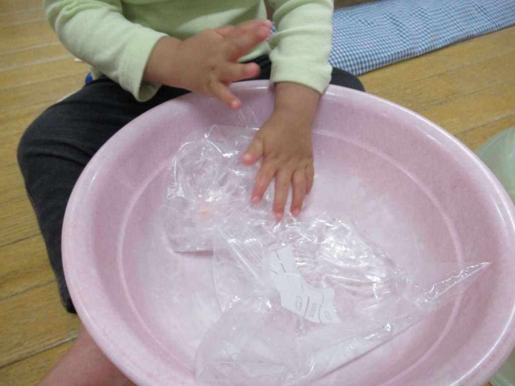 秋のお散歩に ジップロックで作るおさんぽバッグスマイル育児