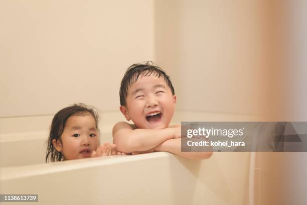RoutineBath time for dad and kids - YouTube