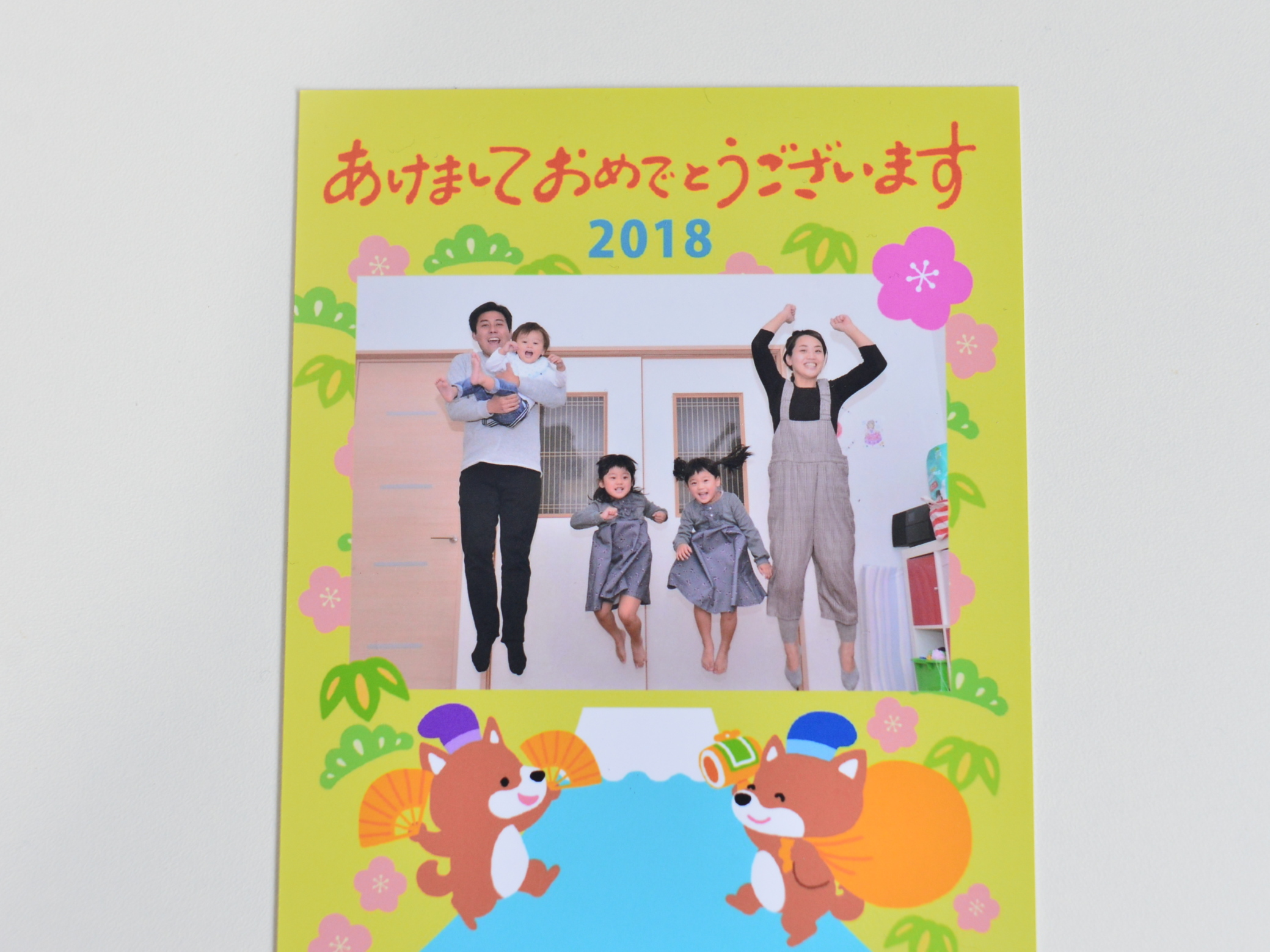 年賀状なら年賀家族 : 2026年・令和8年・午年の年賀状印刷デザイン番号 006-843