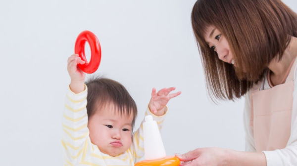 1歳～2歳児 物を投げる・たたく子どもの心理とやめさせる方法 - SHINGA FARM