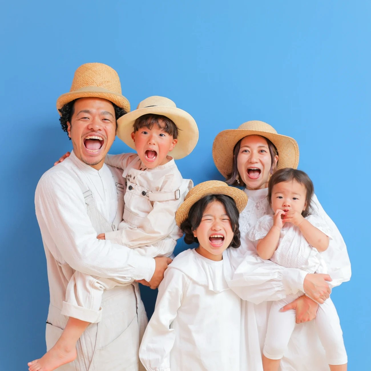 おしゃれな家族写真を撮影して2024年の年賀状を作ろう!!千葉で人気のフォトスタジオライフスタジオ市川店 - ライフスタジオ市川店千葉県 市川市写真スタジオ