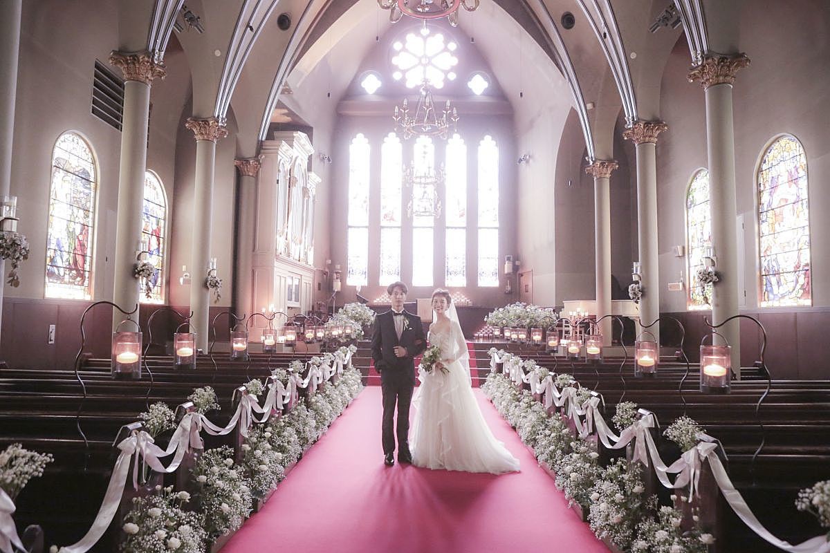 教会式 チャペル式 を徹底解説！ 費用や流れ、演出、ドレスetcをチェックしてあこがれの式をかなえてマイナビウエディング