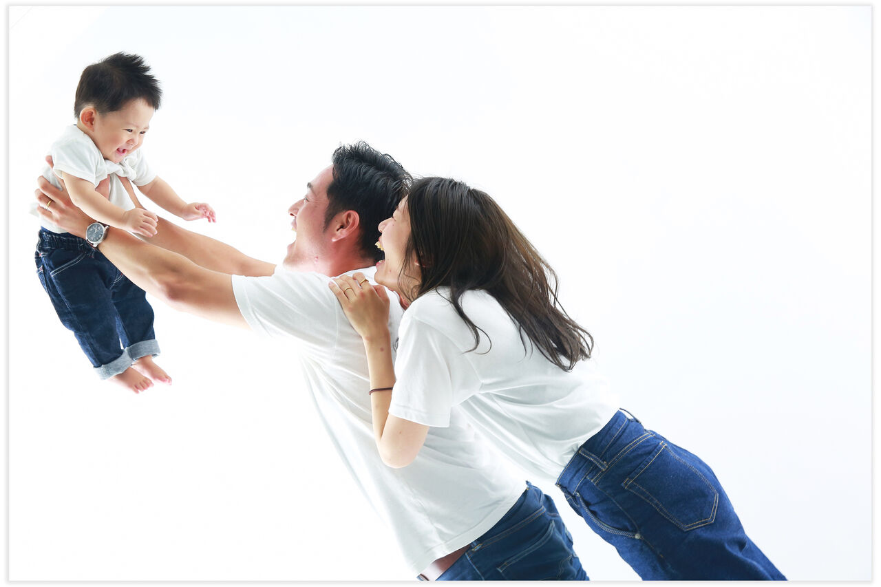 2024 リンクコーデでおしゃれな家族写真 ファミリーフォト ・記念写真を残すためのポイント♡STUDIOFameux 大阪フォトスタジオファムーフォトウェディング・マタニティ・記念撮影