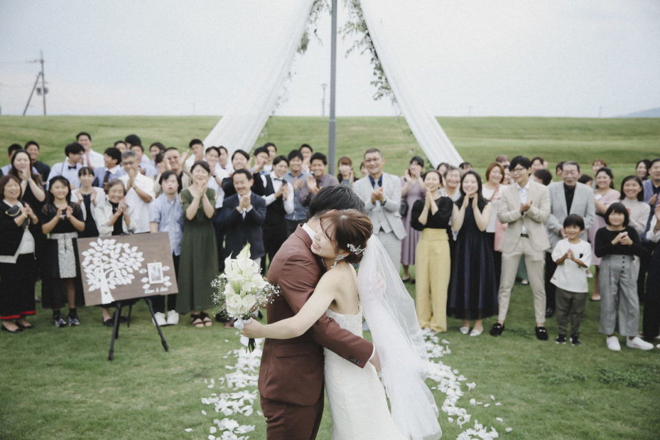 珍しい結婚式会場12選 電車に水族館、ライブハウスや山、お城でも！？その場所だからこそ叶うユニークな演出が最高！みんなのウェディングニュース