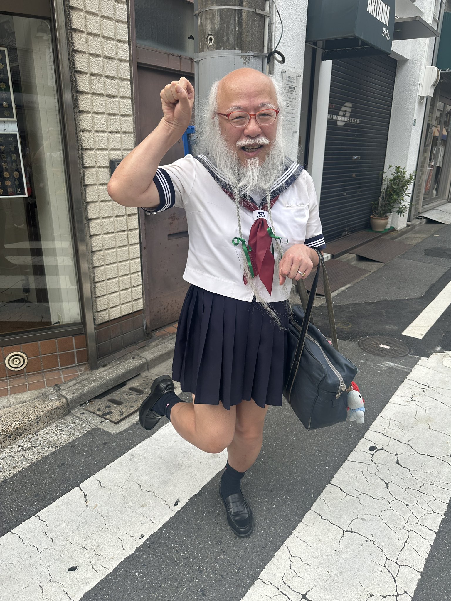 自分らしい生き方を 「セーラー服おじさん」のメッセージ 3 3- CNN.co.jp