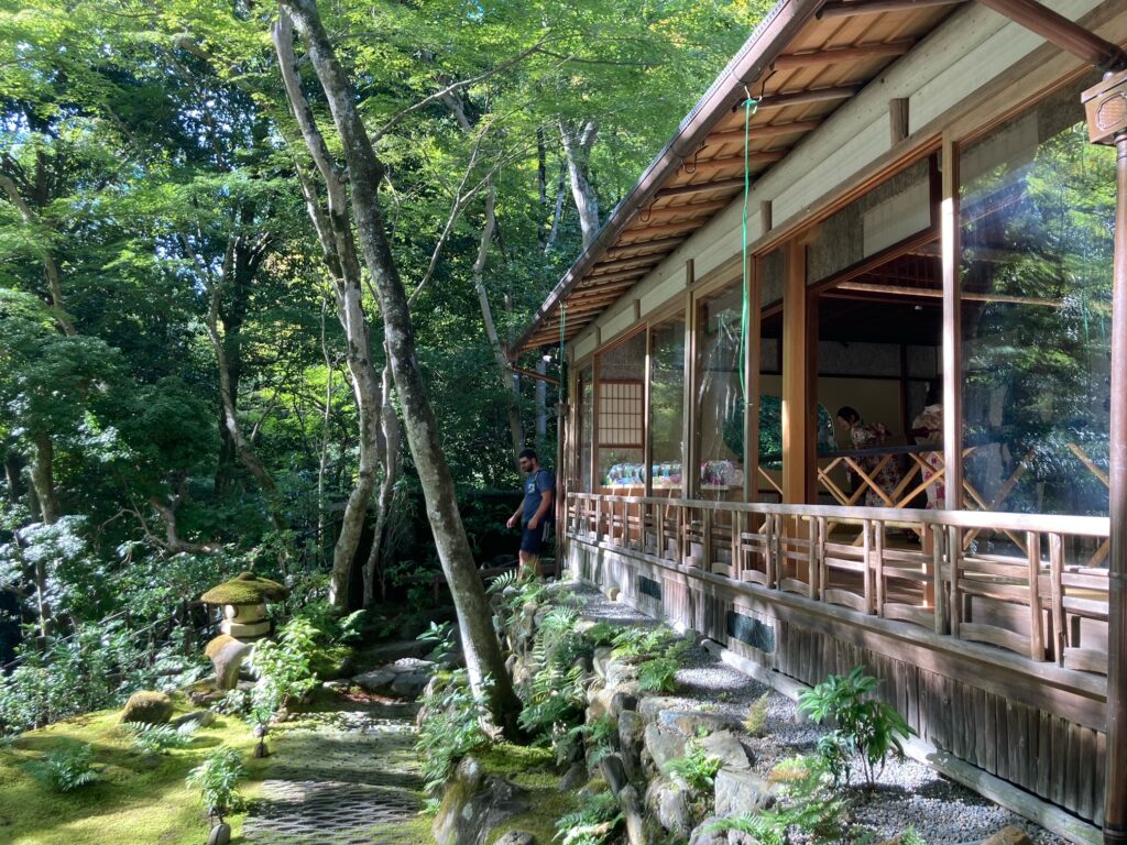 雨の中ぶらぶらしたら、長講堂の法皇忌にお参りできました』二条・烏丸・河原町(京都)の旅行記・ブログ by ドクター白鳥さん【フォートラベル】