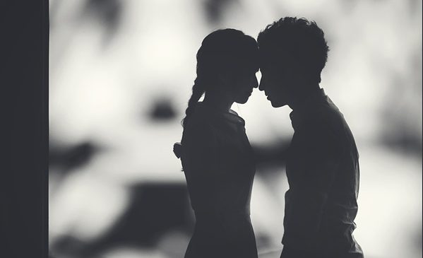 カップル写真ってどうやって撮ってる？自撮り？おしゃれでエモい撮り方7選