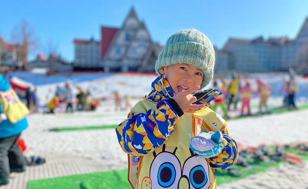 ⛷️キャンプシップアカデミーのスキーキャンプ⛷️ 日本最高峰のスキー場で、 スキーを始めてする人も、 スキー上達を本気で目指す人も、親元を離れて共同生活をしながらスキーを楽しむ。 自分のことは自分でする、 時には友達を助けたり助けられたり、 自立への一歩を