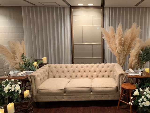 アットホームでおしゃれな結婚式にしたい人必見！高砂ソファスタイル