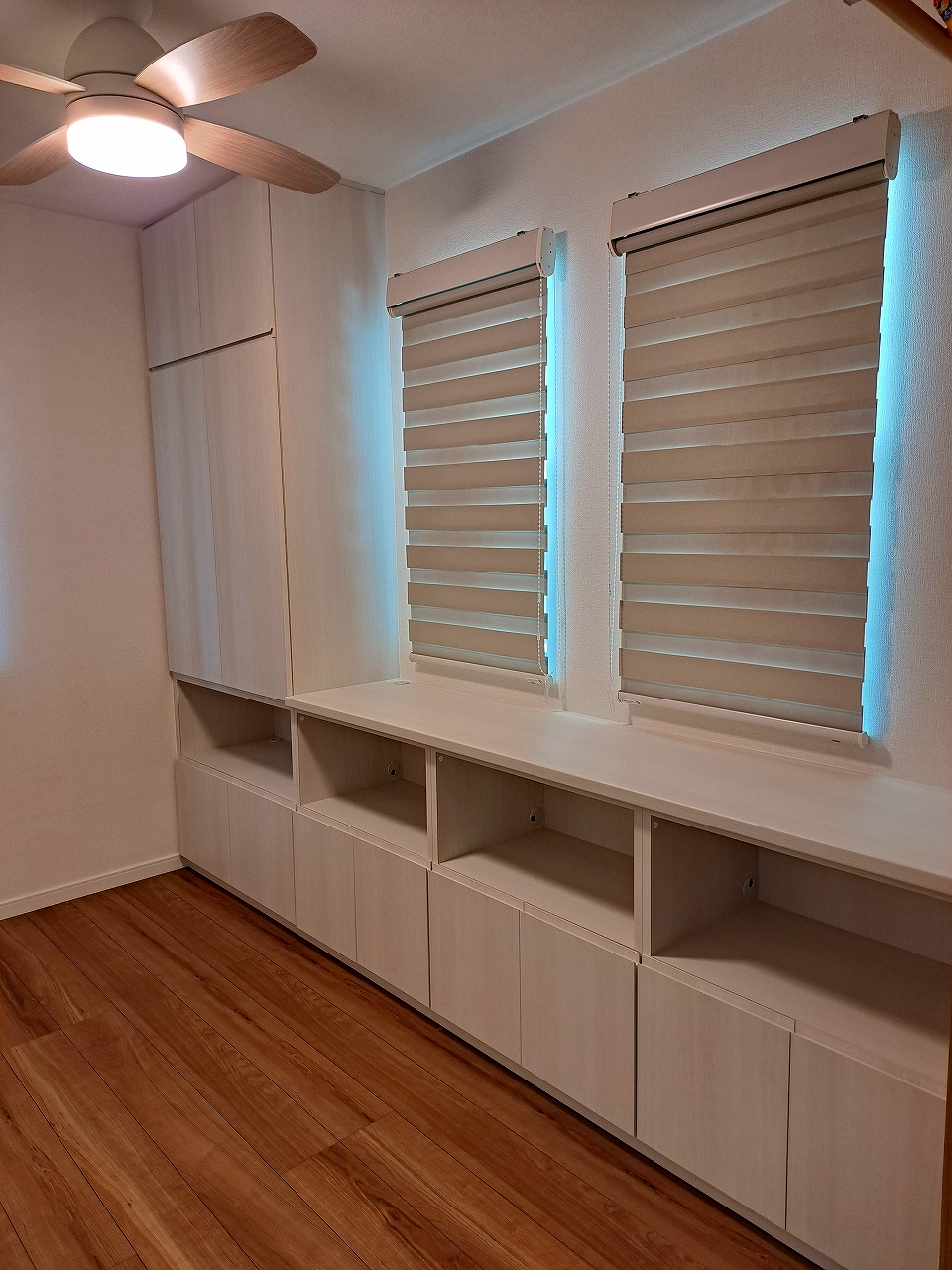 子供部屋スリム木製収納 壁収納 高さ２４１〜２５０ｃｍ幅１５〜２４ｃｍ奥行３１ｃｍ : e-家具 - 通販 - Yahoo!ショッピング