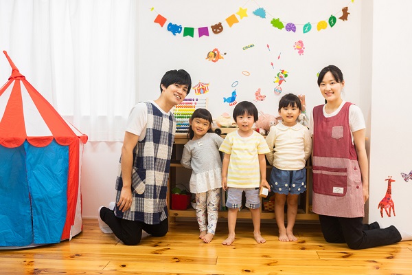 🔖後で見返したいなら保存！🔖 @hoiku.labo 異年齢でも楽しめる！お別れ会におすすめのゲーム！ 保育園のお別れ会は全園児を集めて行うところも多いため、 幅広い年齢の子どもが楽しめるゲームを 用意することが大切です👶👧🧒 ✨保育求人ラボ✨では、保育の求人を多数