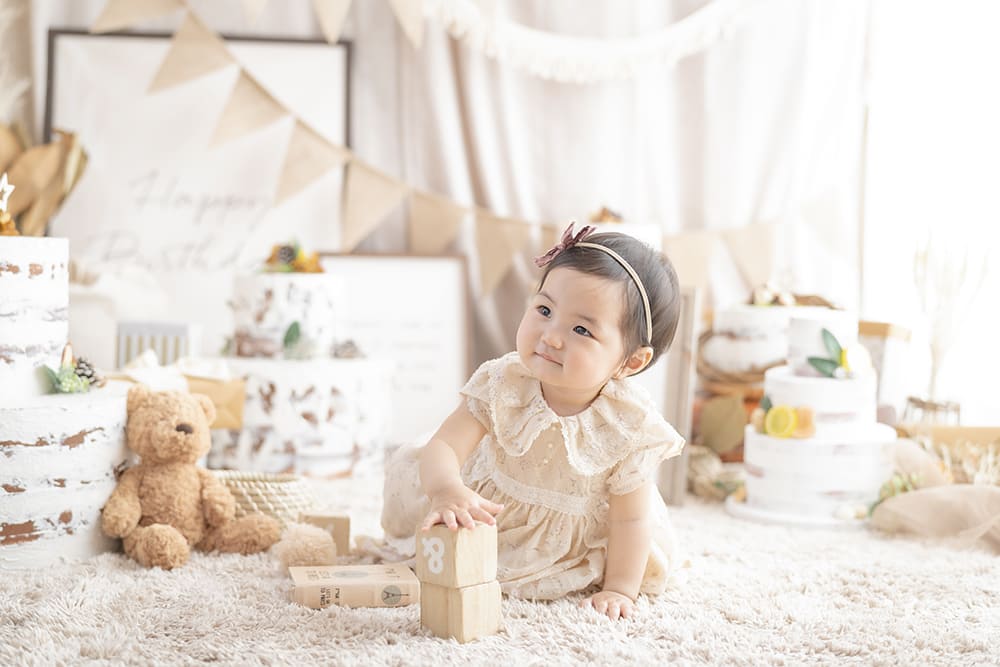1歳バースデイフォト&家族写真＠Atelierスタジオ 神奈川県 戸塚市東京・神奈川 川崎・横浜・茅ヶ崎 の出張撮影 カメラマンならHUGTIMEへ七五三・家族写真・お宮参り