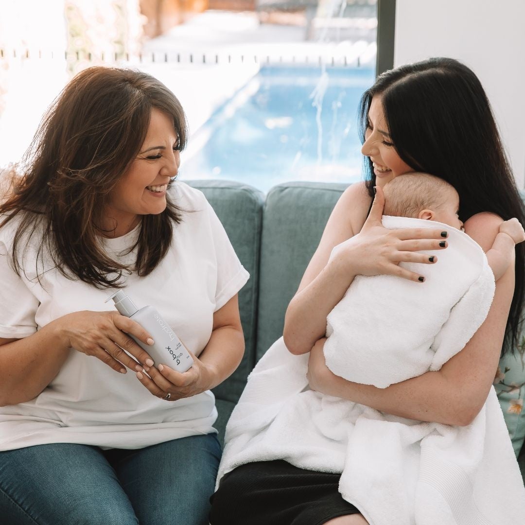 先日、第二子となる女の子を無事出産致しました。 母子共に健康です^^ 今回は初めて主人も一緒に出産に立ち会い前回とは違った感動を味わう事ができました。 幼い息子を育てながらの妊娠は 大変な事もありましたが、 周りの方々に支えられながら 楽しい妊娠期を過ごす事