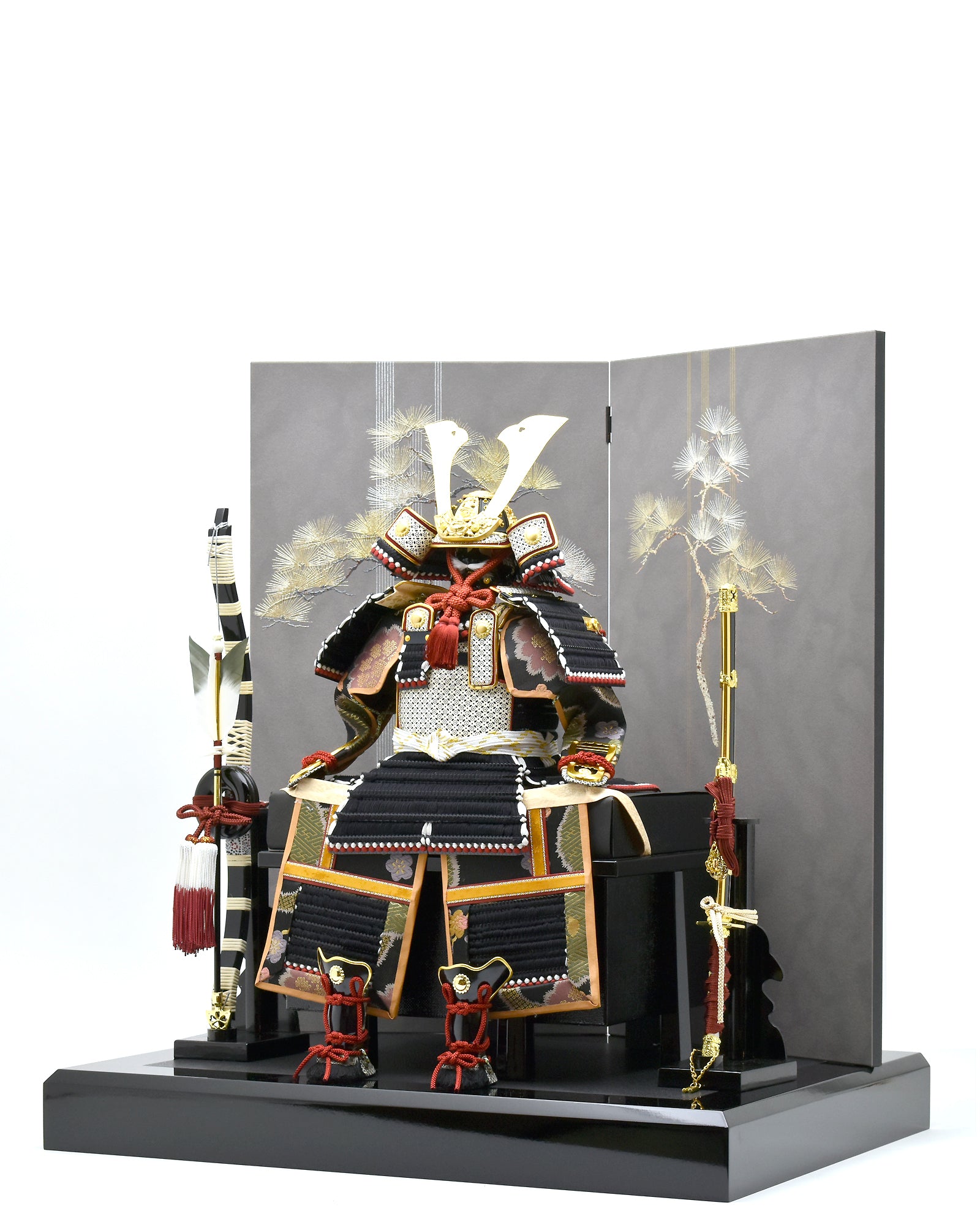 五月人形の飾り方をご紹介します 鎧飾り編- 公式サイト鈴甲子雄山・平安道斎・人形工房壹三の五月人形鎧兜