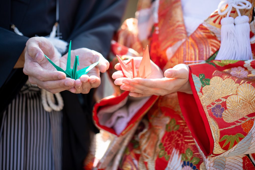 Amazon和装 前撮りアイテム 扇子プロップス ノーマル結婚式 前撮り 小物 結婚式 前撮り小道具 扇子 フォトプロップス 和婚 ウェディング結婚 ブライダル アイテム グッズ 和風Mr.・Mrsてんとうむし撮影用小道具