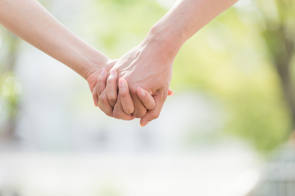 手をつなぐ心理とは？男女が繋ぎたくなる瞬間とタイミング - CanCam.jp キャンキャン