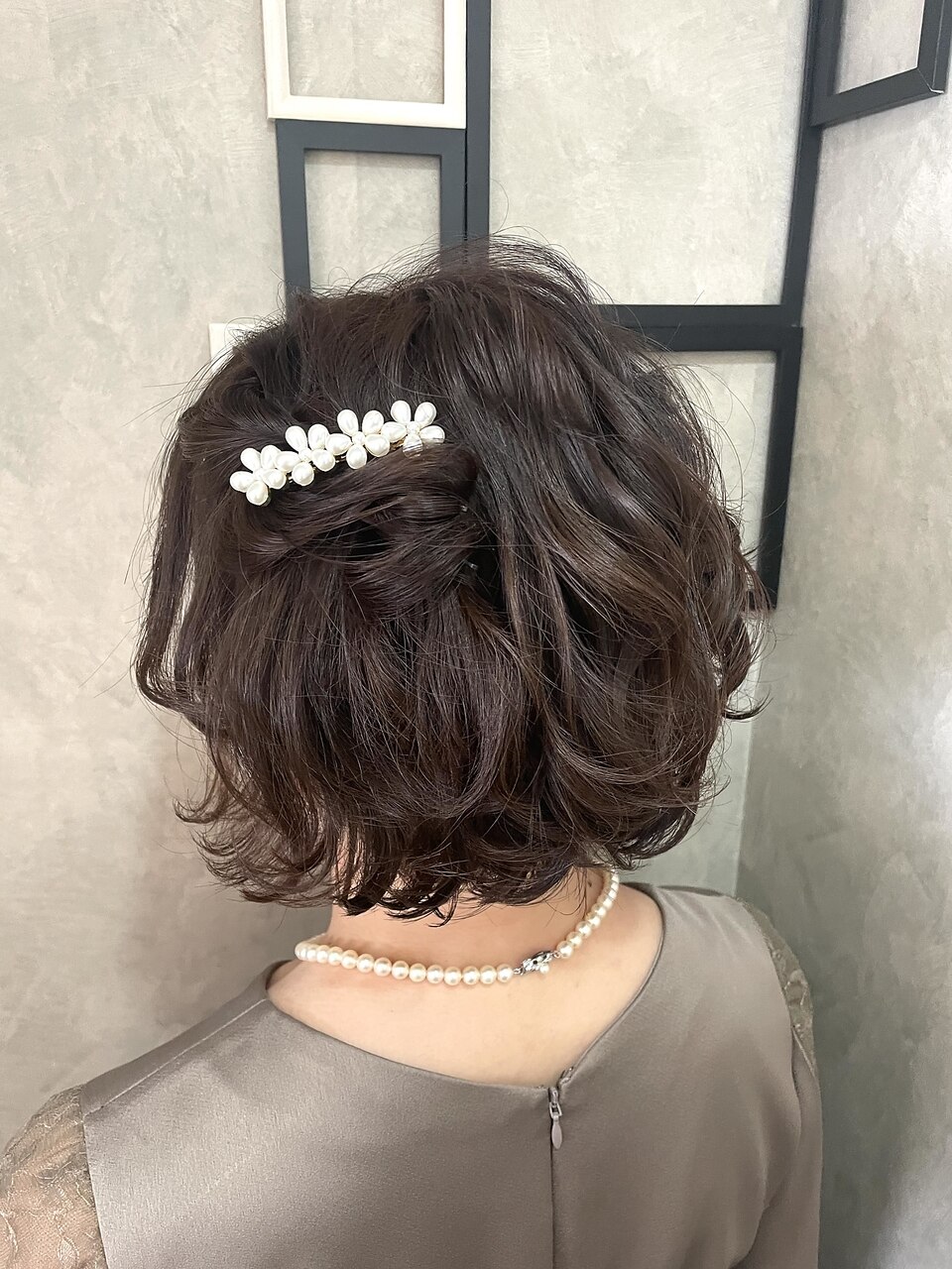ショートヘアの結婚式・パーティヘアアレンジ アメピンでとめるだけで今ドキが作れる！？