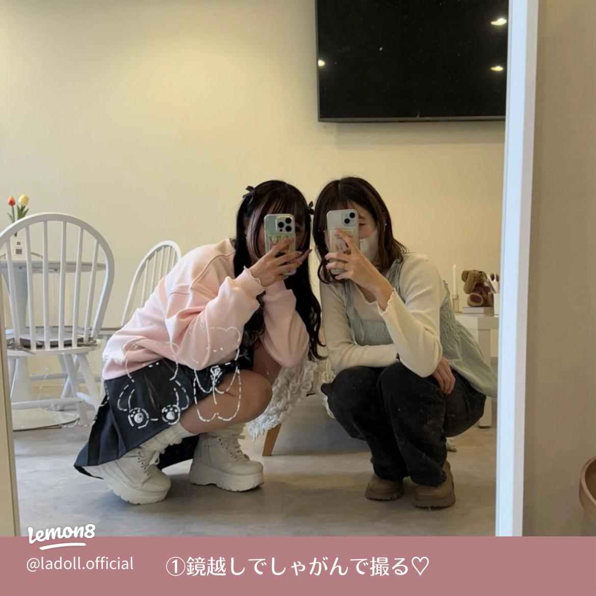 仲良しポーズイラスト・フリー素材なら「シンテリ」