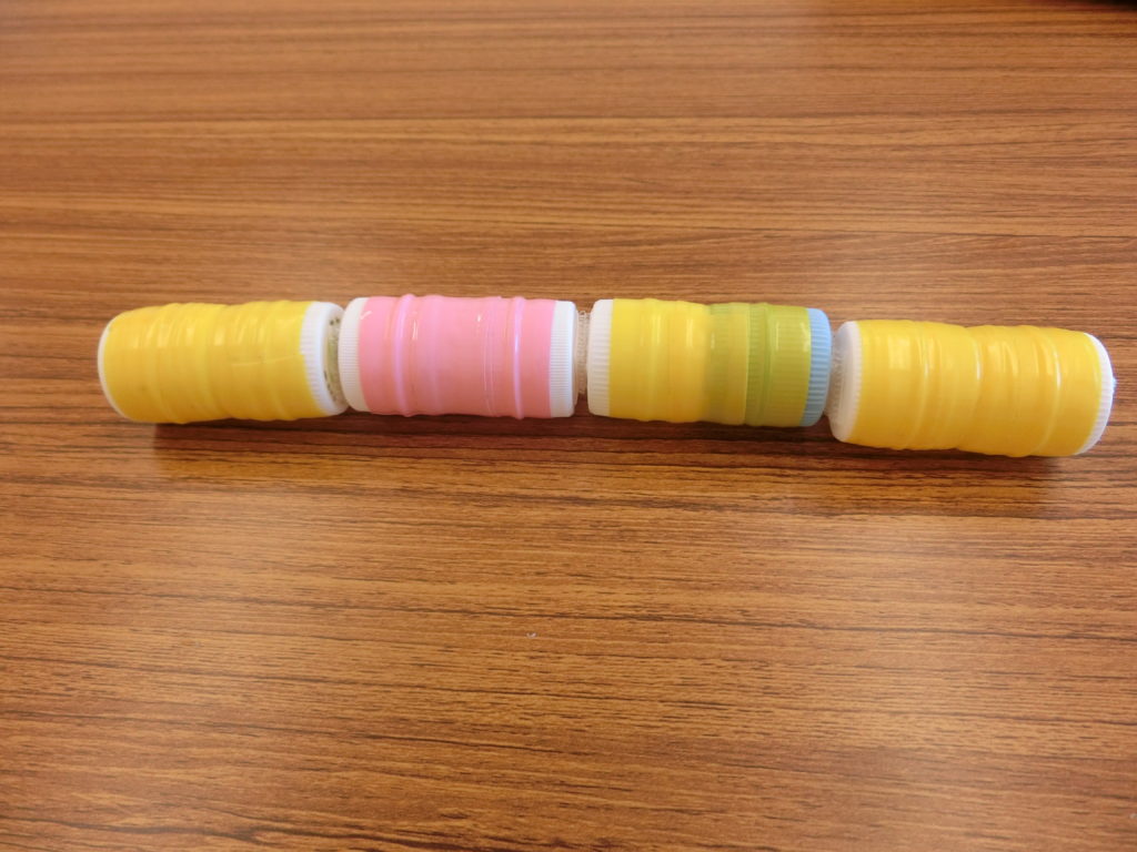 手作りおもちゃ鈴おとし 優しい鈴の音で赤ちゃん喜ぶ！ 100均材料とペットボトルで作る ‣ めかぶかあちゃんのどんどこ子育て